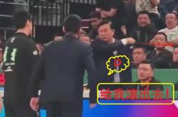 包含争议判罚引发球员抗议，纠纷再度加剧的词条